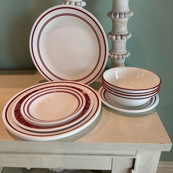 Corelle Dinner Plates Ruby Red Pattern Set of 4, 10.75 inch - Picture 5 of 6